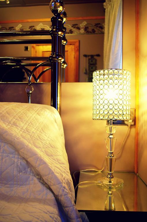 Crown House Suites Halifax Room photo